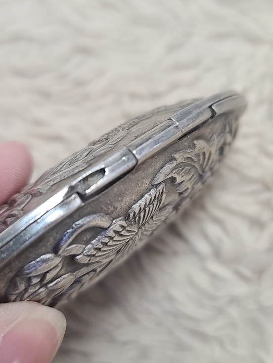 Vintage Pewter Ornate Floral Embossed Silver Compact Mirror, Clamshell - Picture 4 of 5